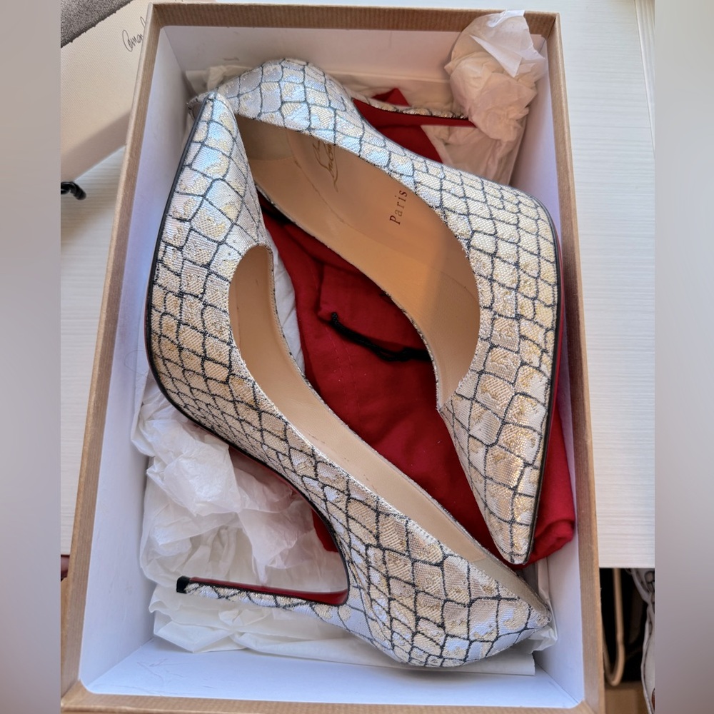 Lightly worn, Christian Louboutin Decollette 100mm heels
